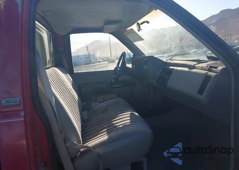 1991 Chevrolet Gmt-400 C1500 z USA, uszkodzony, nr VIN 1GCDC14Z8ME117213